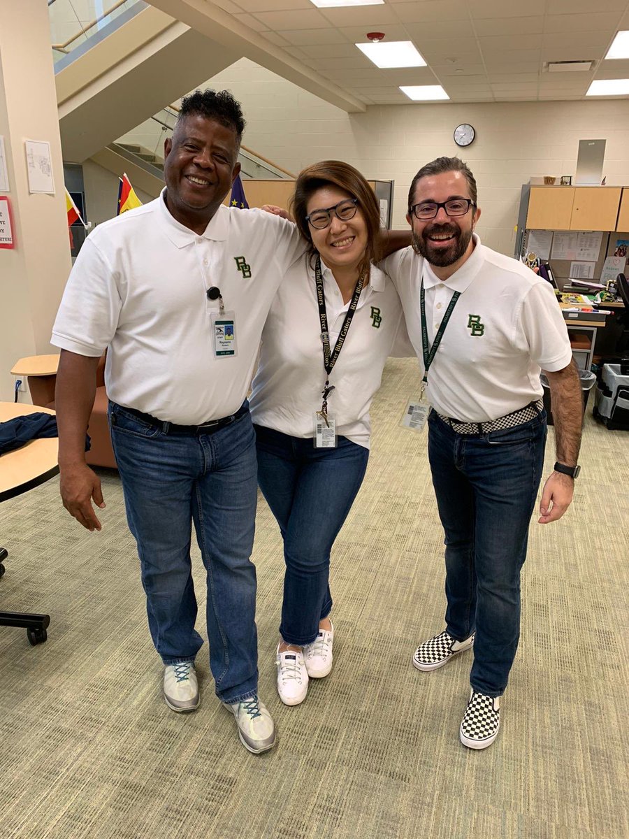 sbleylex1's tweet photo. World Language Homies @RiverBluffStuCo #RBSpiritWeek @RBHSGators https://t.co/luyCl4vHkz