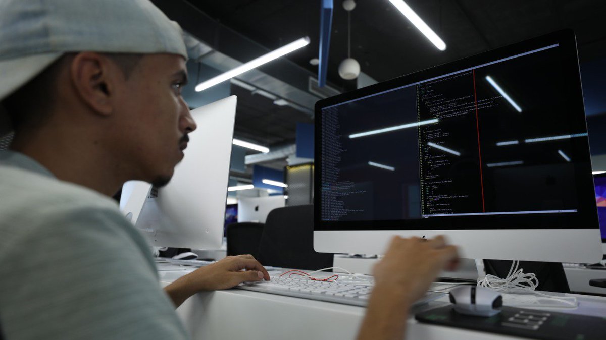 1337FIL's tweet photo. Normal people : Stargazing.
1337 students : Codegazing.
This is us 👨‍💻👩‍💻 https://t.co/YBk2cRljiI