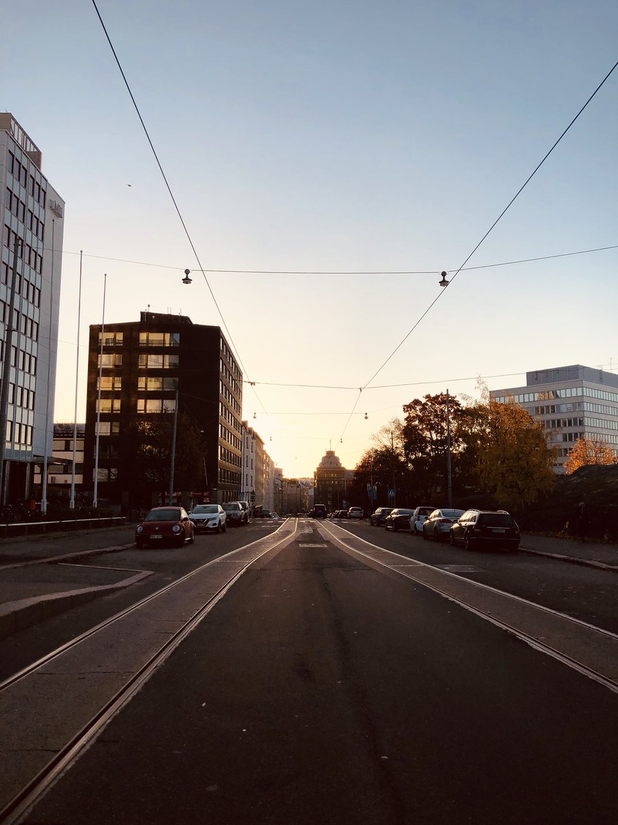 MariHelin68's tweet photo. Mä niin rakastan tätä paikkaa ❤️ #helsinki #kallio #linjat #työmatka #aamu #hetkiä #nauttia #elämäonihanaa #keepitsimple https://t.co/n2zohsnnIA