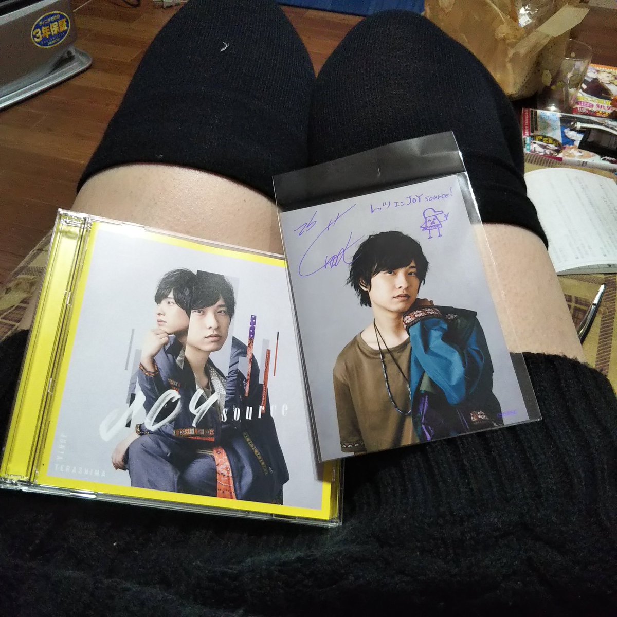 kura_dokusyu's tweet image. 郵便局員さん、時間外業務お疲れ様です。

…というわけで。
届いたーヽ(´▽`)ﾉ
今回はイラストなのね。某お菓子のキャラに見えるんだがw

さぁ、聞くが先かSDカードに落とすが先か。
とにかく、やったぁヽ(´▽`)ﾉ
#寺島惇太
#JOYsource