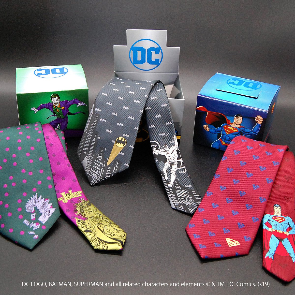 Dc公式 No Twitter バットマン ジョーカー スーパーマン など Dc とコラボした ネクタイ が登場 ビジネスマン 向けのスタイリッシュなデザインや パーティーシーンでも活躍 特製box入りでプレゼントにもオススメです Psfa 全店 Webショップにて