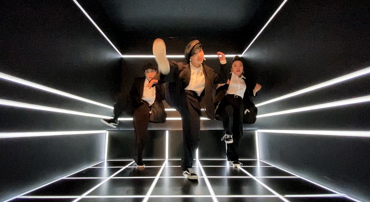 sergiomiamimuto's tweet photo. WODDYFUNKブログnew MV 撮影
「楽曲、ファッション、ダンスがリンクした時にジャンルになる」
WODDYブログで紹介
「マイケルジャクソン60周年記念」韓流と米国合体MVまだの方々は是非
WODDYは3変化〜ジャンルは #hipchic
https://t.co/y3XefrIA3D
#dance
#funk
#ファンク
#hiphop
#ヒップホップ https://t.co/xLfIXNfj1D