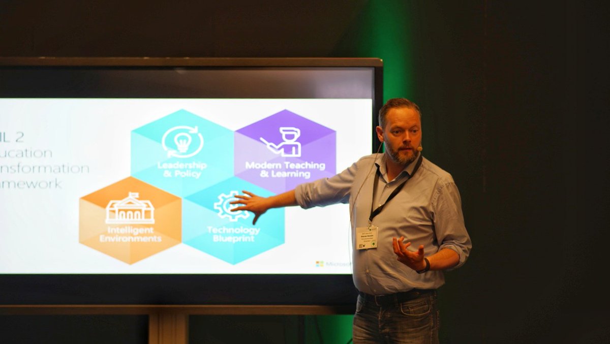 We zijn vertrokken! ICT-beleid in de 1ste graad op de #SETT2019 met onze directeur <a href="/ronsst/">Rons..St</a> #onderwijs #gent