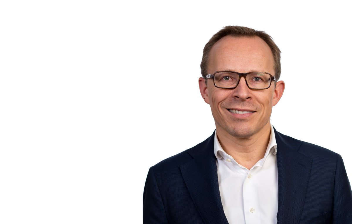 De #arbeidsmarkt verandert, maar hoe speelt het #onderwijs daarop in zodat er een goede aansluiting blijft bestaan op de praktijk? In gesprek met voorzitter van <a href="/Ver_Hogescholen/">Vereniging Hogescholen</a> , <a href="/MauriceLimmen/">Maurice Limmen</a> 
#100jaarvanspaendonck #inspiratie #samenwerking
ow.ly/JO0M50wRRYi