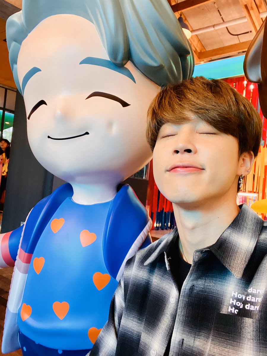 laughkpop's tweet photo. @BTS_twt mini moni thing 🤧 https://t.co/0dMBPLKUiA