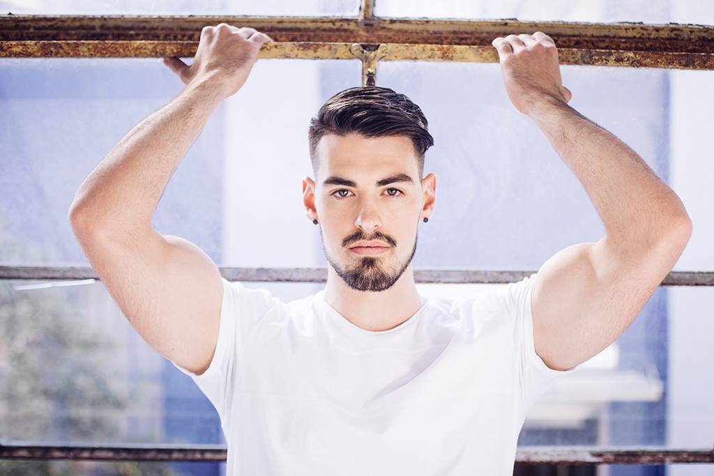 AussieAntics's tweet image. Welp...some kid trying to blackmail me to not leak my old modelling photos they found online. Never told my community I modelled but I'm still proud of it. If anyone is getting impressions of this it's me. Check mate, kid.