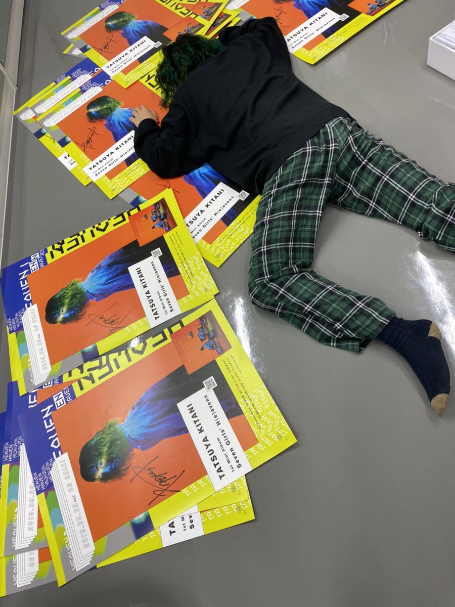 めっちゃポスターにサイン書いた 詳細はまた後日 フォローしとき