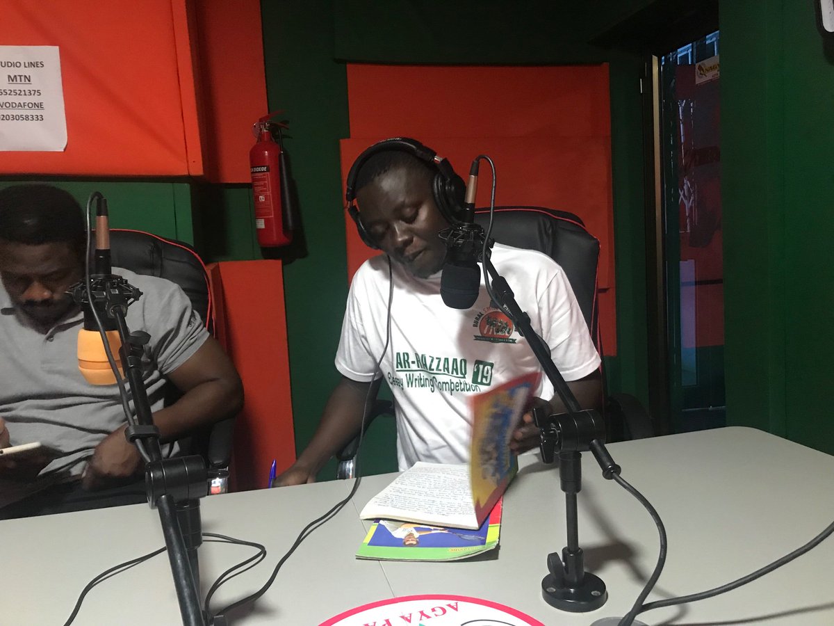 rural_smile's tweet photo. Meet Adom Evans Obeng a teacher at Offinso College of Education Junior High School who holds a Bachelor degree in English from the University of Cape Coast .
He’s an amazing teacher whose passion to promote literacy is unmatched.
#EssayWritingCompetition2019
#RuralSmileFoundation https://t.co/F0bw2uWBbo