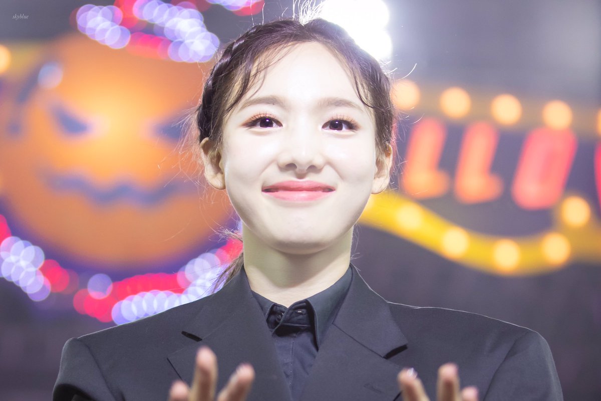 idolsilike's tweet photo. 191020
skyblue_NY

#나연 #트와이스 #Nayeon #TWICE https://t.co/UfOmxuiYrV