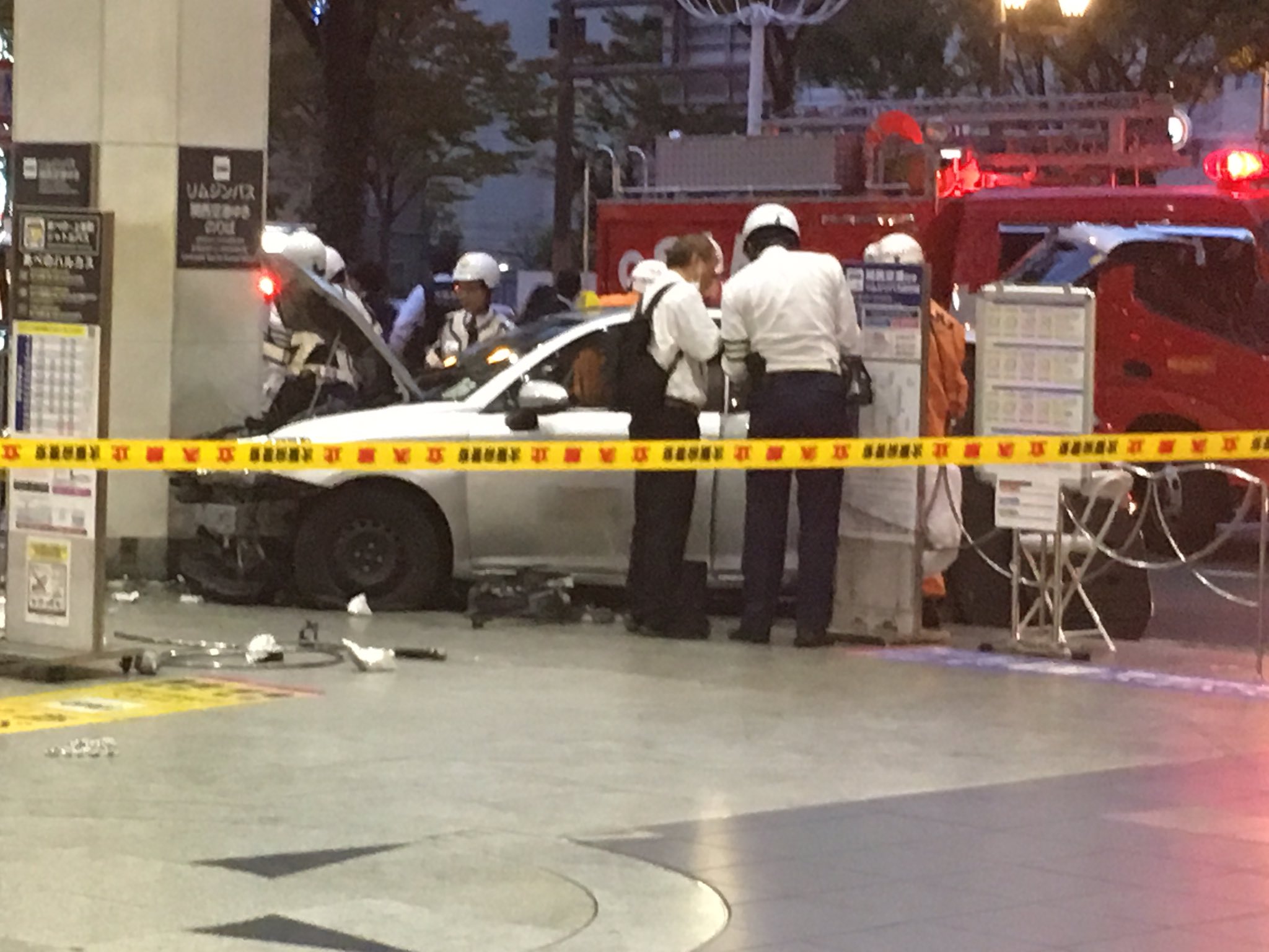 上本町駅バスターミナルの高齢ドライバーのタクシー事故の現場画像