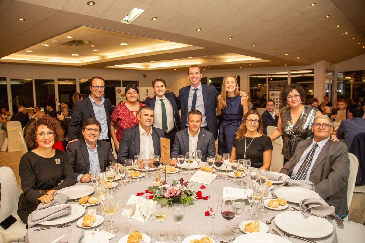 Cobertis's tweet photo. A inicis d'octubre, @annadqa, sòcia directora de Cobertis, va acudir a "La Nit de l’Empresariat del Maresme" de @FAGEM_empresa. La Consellera d’Empresa i Coneixement, @angelschacon, va participar en aquesta #NitEmpresariatMaresme on es van entregar els #XPremisFAGEM 🔝 https://t.co/BUDQYBgJ7C