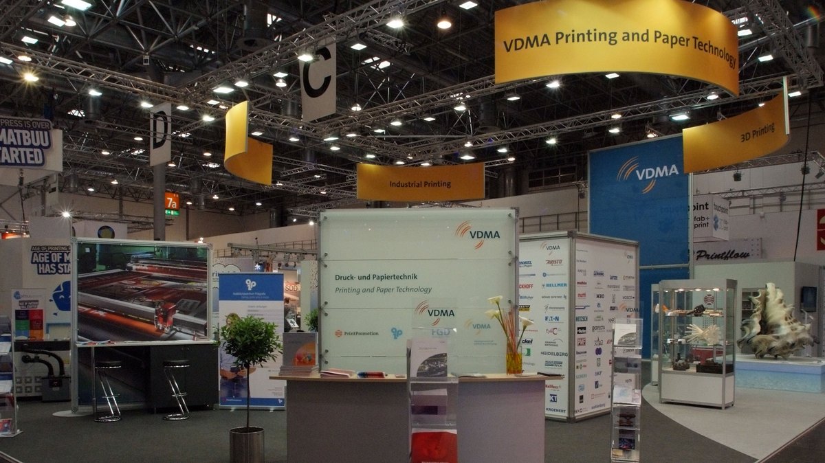 VDMAonline's tweet photo. We are so excited for International Print Day! The mood in Additive Manufacturing (AM) remains positive despite the strained economy. Three out of four participants expect positive business development in the coming 24 months. #IPD19 #VDMA #drupa2020 #print #PrintPromotion https://t.co/g4xL28jnKi
