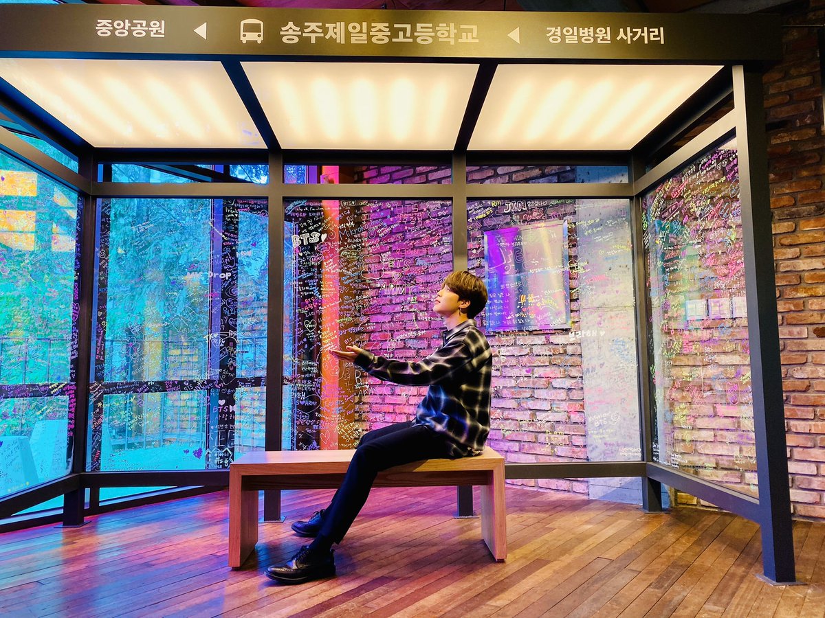 Three stops are written (from left to right):-Central park-Songju Jeil middle School (where Jimin "is")-Gyeongil Hospital crossroadThe first two can be seen on the map of Songju.Maybe it& #39;s because Jimin was the one to post it but it reminds me of the 19 May YEAR 22 Note