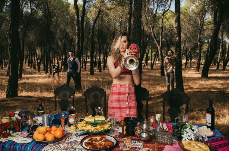 100x100musicaes's tweet photo. .@MolotovBanda, @El_Kanka o Paco de Lucía, esa variedad tan rica es la que forma parte de la banda sonora de Jenny and the Mexicats @JennyandMexicat. ¿Quieres saber más detalles? Pues nos los cuentan en nuestro #Testx100.
https://t.co/Xhyz7NY4Yy
@prmsinfronteras https://t.co/VM1N7fVr6D