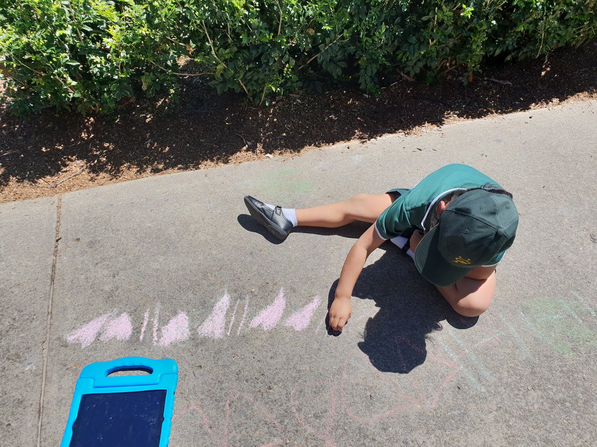 Miss Henley tweet media