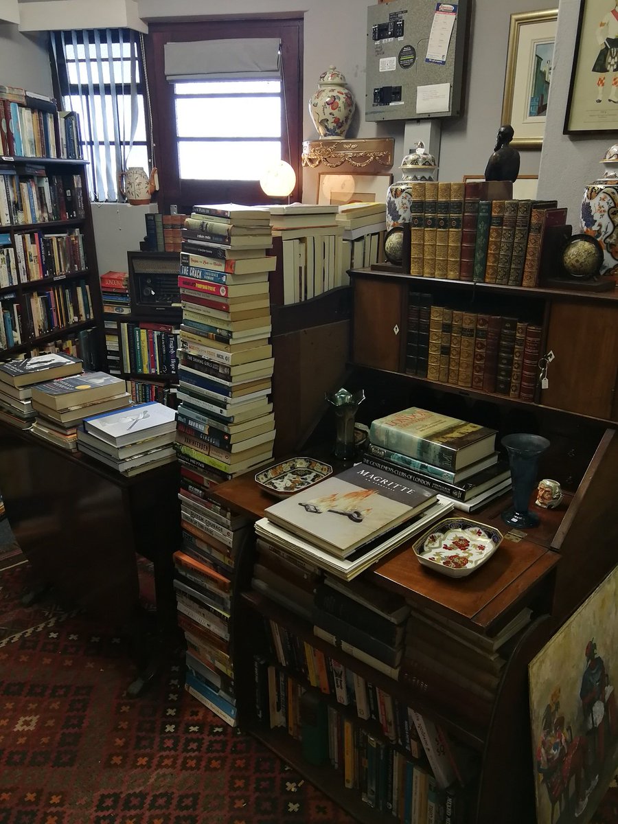 KaravanPress's tweet image. Caroline Gill won a R1000 book voucher for a bookshop of her choice with her review of #AFracturedLand by 
@MissyVolker in our #KaravanPressReviewCompetition, and she chose The Bookworm in Fish Hoek. We met yesterday for the prize handover. Thank you for #ReadingKaravanPress!