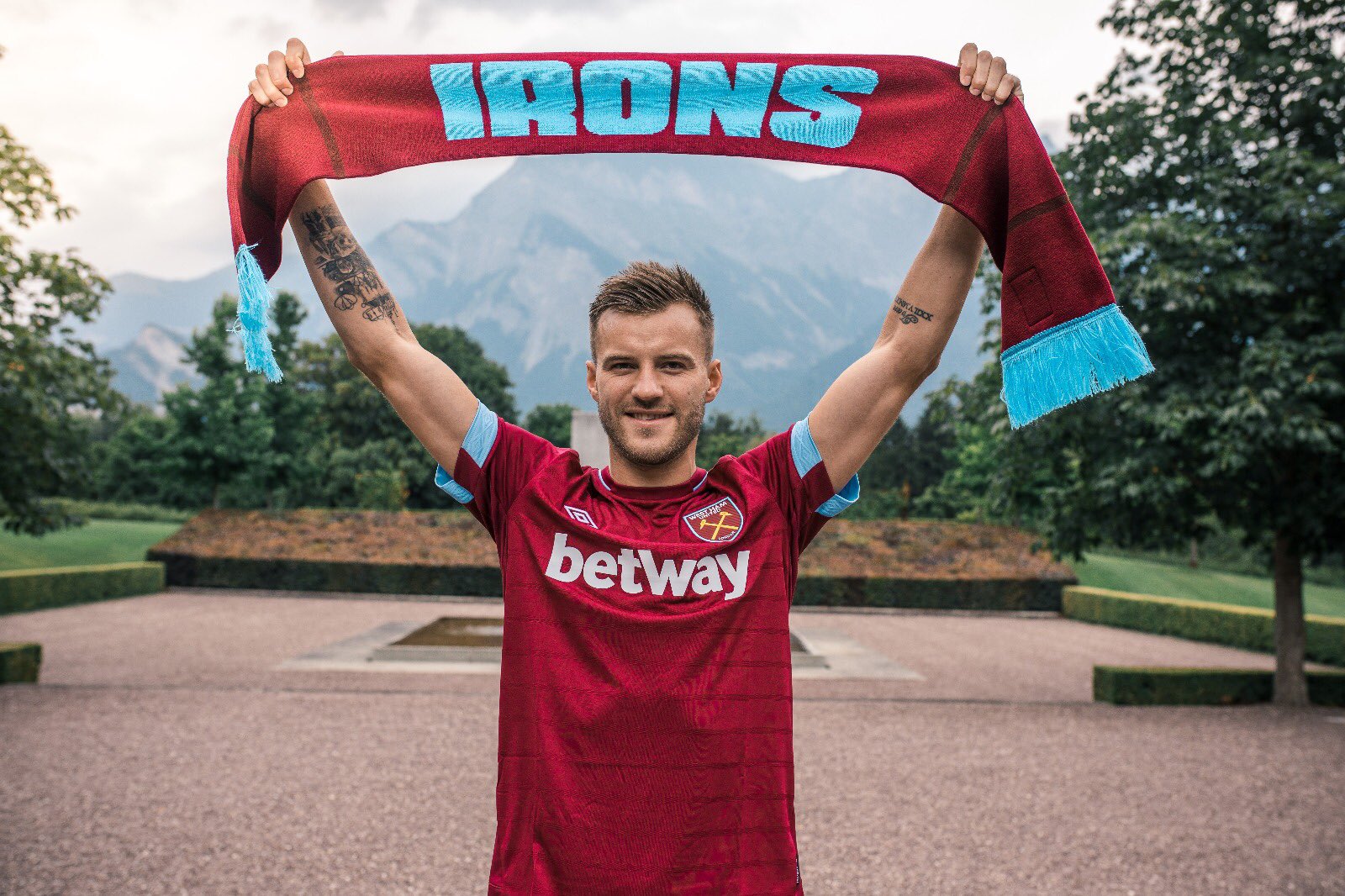 Andriy Yarmolenko turns 30 today!  Happy Birthday Andriy. Have a great day. dg 