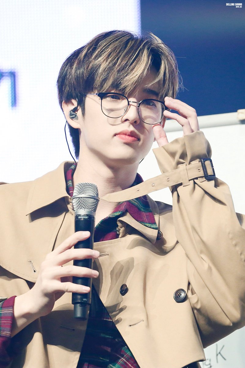 Delling_Sound6's tweet photo. 191022 Entropy 쇼케이스
명탐정 쩨난🧐
#DAY6 #데이식스 #제형 #제이 #JAE #The_Book_of_Us #Entropy #Sweet_Chaos https://t.co/g33H83B2MO