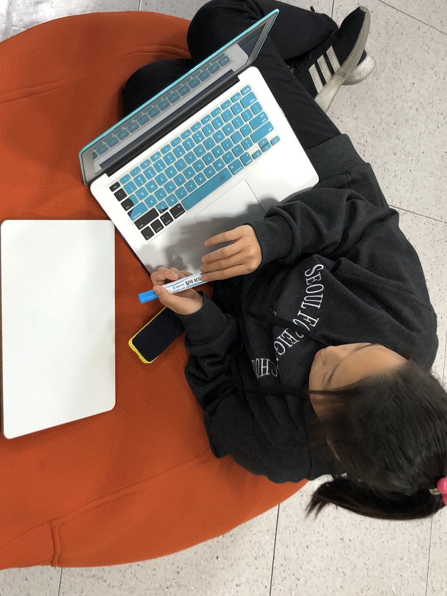 laurenteather's tweet photo. I always appreciate my flexible seating options when a student just grabs a bean bag and plops down in the exact center of my classroom to work 😍 @SFS1912 https://t.co/D7MKmoGpOs