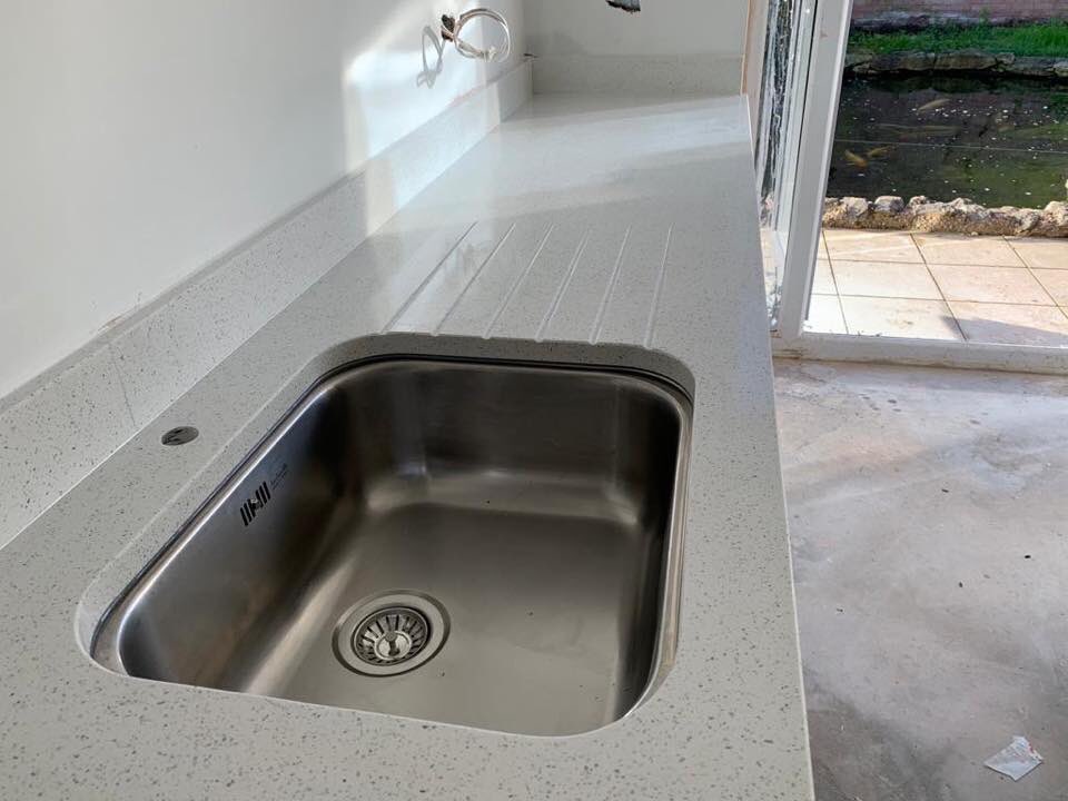 Itastone White Mirror 30mm Quartz Worktops with 100mm Upstands 💎