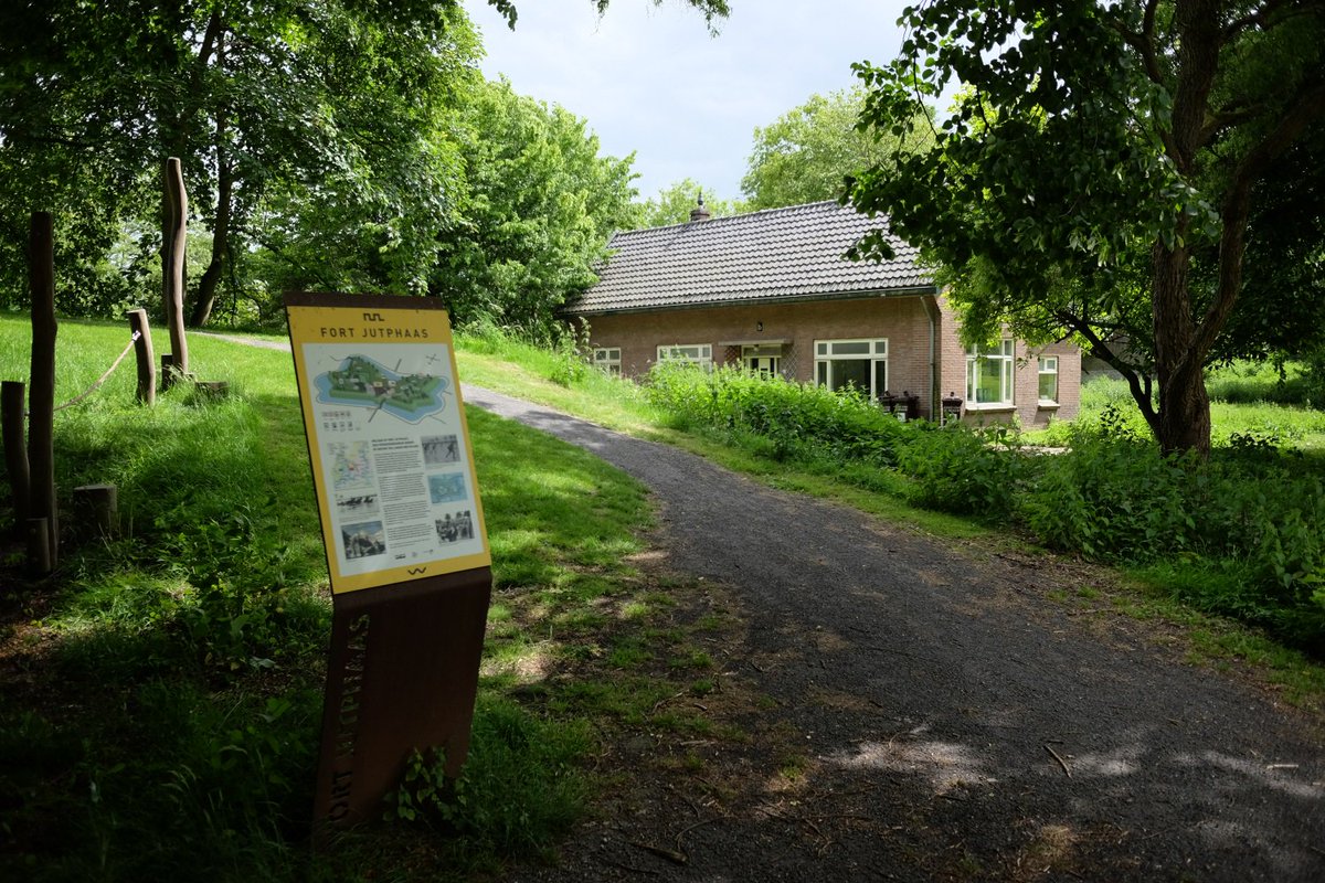 Initiatieven gezocht voor #Fortwachterswoning bij #fortjutphaas in Park #Rijnhuizen in #Nieuwegein. Degene met het beste idee voor activiteiten in en om de woning mag gebruik gaan maken van deze unieke plek. Wilt u weten hoe u meedoet? Kijk op  bit.ly/2pNsaVK