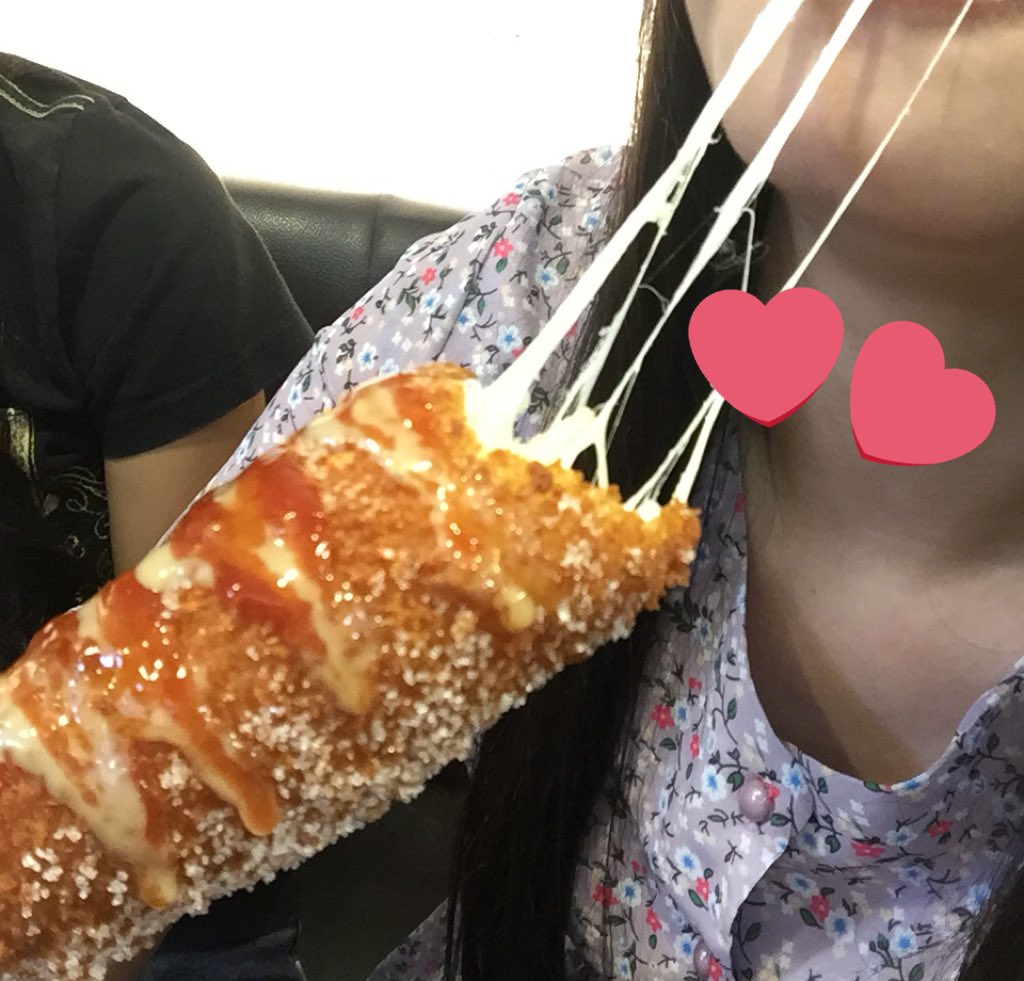 OnnyReview's tweet photo. ในที่สุดก็ได้มาโดนร้านนี้หาอยู่นานมากก ‘ Myungrang Sidae ‘ อิมพอร์ตมาจากเกาหลีเลยราคาเริ่มต้น 49฿ ชีสยืดดดแบบยืดดดดดด มีผงมีซอสให้ใส่เองอร่อยมาก พิกัด @ สยามสแควร์วัน โซนข้างร้าน fat kids 🌭 #ไว้รีวิวห้ามขายของโว้ยย https://t.co/8UVDLF1h1y