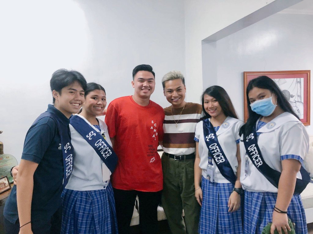FCPCcouncil's tweet photo. Thank you for visiting FCPC!
It was an honor to meet and escort such wonderful individuals. We express our deepest gratitude. Hope to see you again soon! 💙
#MASCampusTour2019
#MAS #TheFirstTheBest https://t.co/qhKUhvYoz7