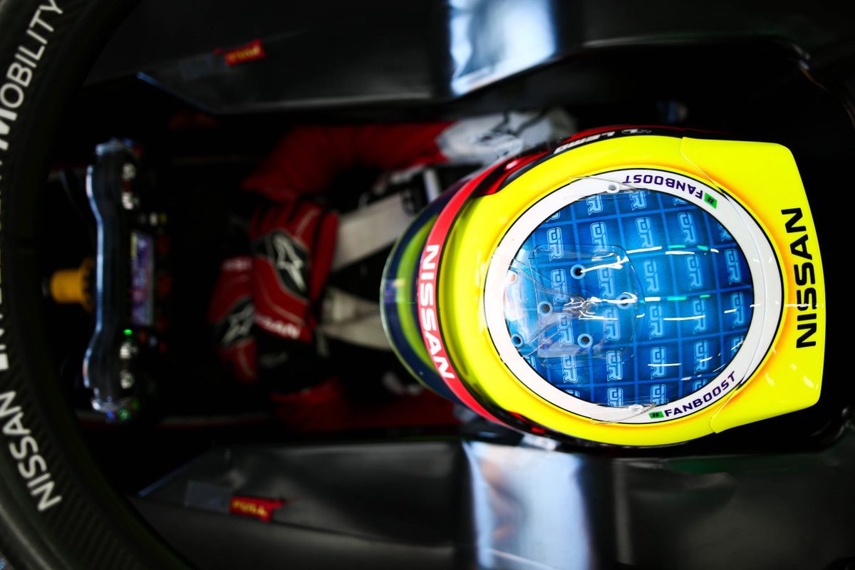 mdm_designs's tweet photo. We think @oliverrowland1 may have the brightest lid in @FIAFormulaE ๐
The design certainly pops!
Best of luck this season Oliver๐๐ป
#mdmdesigns #helmetdesign #OR22 #FIAFormulaE https://t.co/4zzlYP0Lai