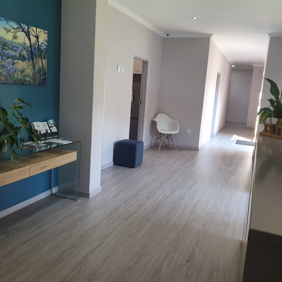 TargetReal's tweet image. Beautiful modern offices available TO RENT in secure road in Linksfield West
rent a room or two or more
ideal offices for any professionals
ample parking
rent includes water and electricity
available immediately
Contact Jenny on 011 440 7373 or 082 850 7171