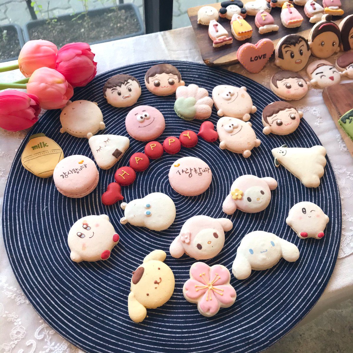 韓国情報サイト 두근두근 ドキドキ By Manimani Na Twitteru 弘大にあるマカロン屋さん Cafe Avvio スヌーピーやクレヨンしんちゃんなど 様々なキャラクターのマカロンが 可愛すぎるんです ガナッシュやアールグレイなど 味も種類豊富で 韓国情報サイト 두근두근 ドキドキ By Manimani Na Twitteru 弘大にあるマカロン屋さん Cafe Avvio スヌーピーやクレヨンしんちゃんなど 様々なキャラクターのマカロンが 可愛すぎるんです ガナッシュやアールグレイなど 味も種類豊富で