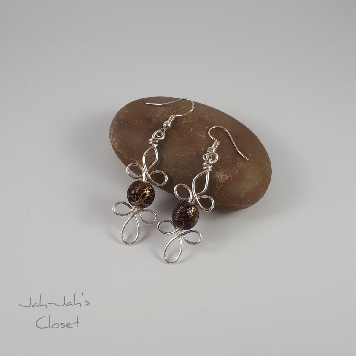 JahJahsCloset's tweet photo. Celtic Knot design bead earrings, handcrafted with Silver Plated Wire!
One-off design!
-
https://t.co/pCyYVb0Pau
-
#elevenseshour #VIPMumsHour #handmade #jewellery #silverplated #wire #giftideas #smallbiz #mumsinbiz https://t.co/9Yr6EqQOa6