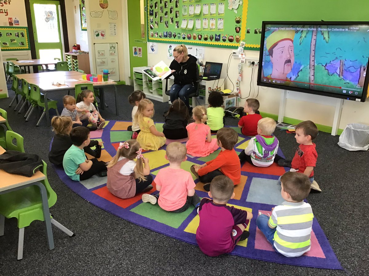 lindenrdbeech's tweet image. Our Mystery Reader has arrived to read us ‘The Grouchy Ladybug’ Thank you Mum.  #FS1Beechlovereading #LindenEnglish