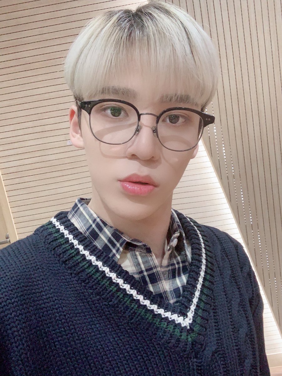 [#윤호] 첫 안경윤호 셀카💕💕 내사랑 에이티니!! 우리 곧 일주년이 다가와요~~~~!!!❤️❤️❤️❤️❤️기대된다ㅠㅠㅜ!
#ATEEZ #에이티즈