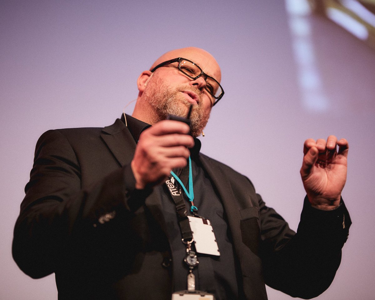 _tuevent_'s tweet photo. IT-sikkerhet er ingen spøk. Daglig skjer det:

⚠️ 6,4 trillioner triggere på angrepsforsøk i verden
⚠️ 40 millioner av dem gjelder Norge

Det fortalte @TTmmernes, Head of IT-Security hos @AteaNorge på Digital 2019: Smarte IT-løsninger i går. #DigitalKonf https://t.co/SnjX6NZpur