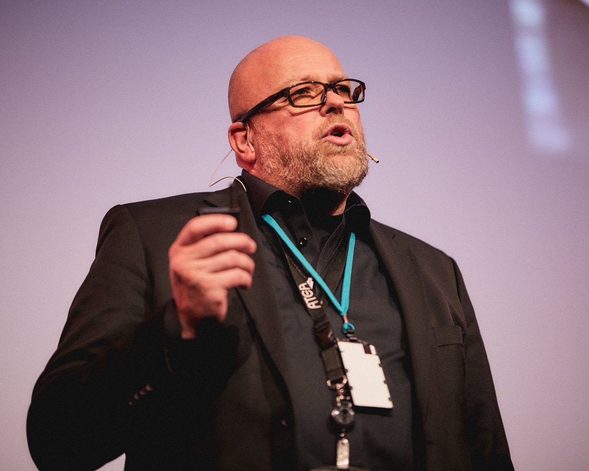 _tuevent_'s tweet photo. IT-sikkerhet er ingen spøk. Daglig skjer det:

⚠️ 6,4 trillioner triggere på angrepsforsøk i verden
⚠️ 40 millioner av dem gjelder Norge

Det fortalte @TTmmernes, Head of IT-Security hos @AteaNorge på Digital 2019: Smarte IT-løsninger i går. #DigitalKonf https://t.co/SnjX6NZpur