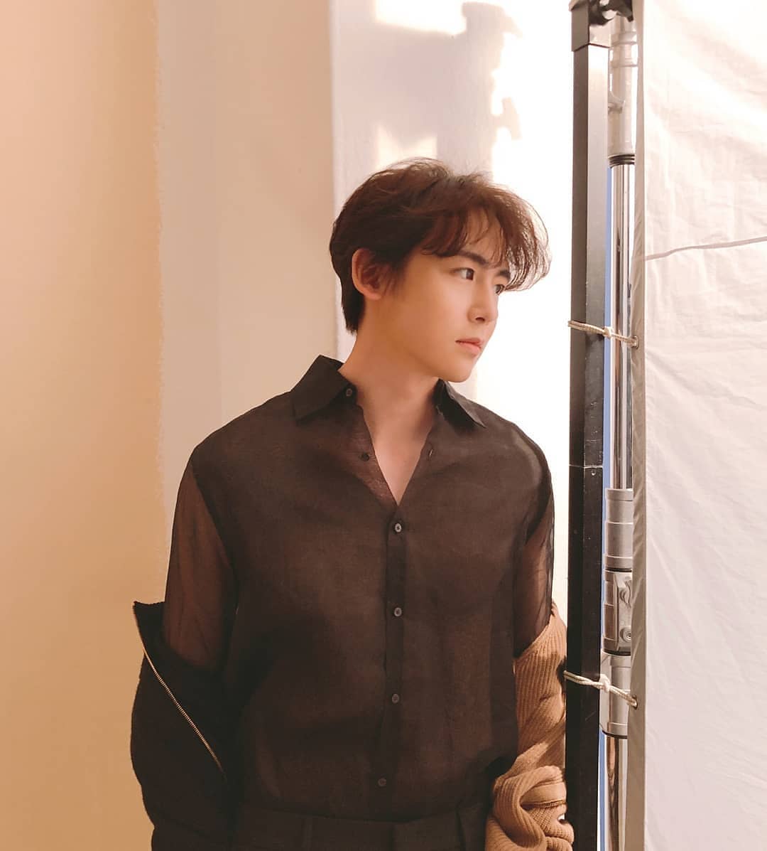 2pmalways's tweet photo. [2PM IG]
Completing the already perfect pictorial with his face, Nichkhun's behind-the-scene cuts at 1st Look!

#KhunnieIsADeer🦌
#ChillyWinter 
#HottestsHeart
#DeerAntlers..❤

https://t.co/zAptNY4rxQ https://t.co/07xpeQKBtX