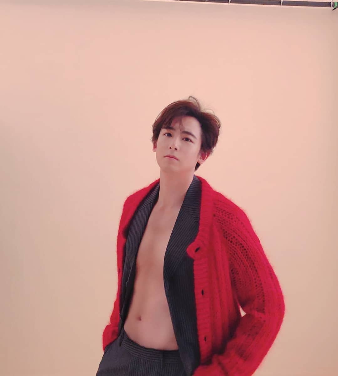 2pmalways's tweet photo. [2PM IG]
Completing the already perfect pictorial with his face, Nichkhun's behind-the-scene cuts at 1st Look!

#KhunnieIsADeer🦌
#ChillyWinter 
#HottestsHeart
#DeerAntlers..❤

https://t.co/zAptNY4rxQ https://t.co/07xpeQKBtX