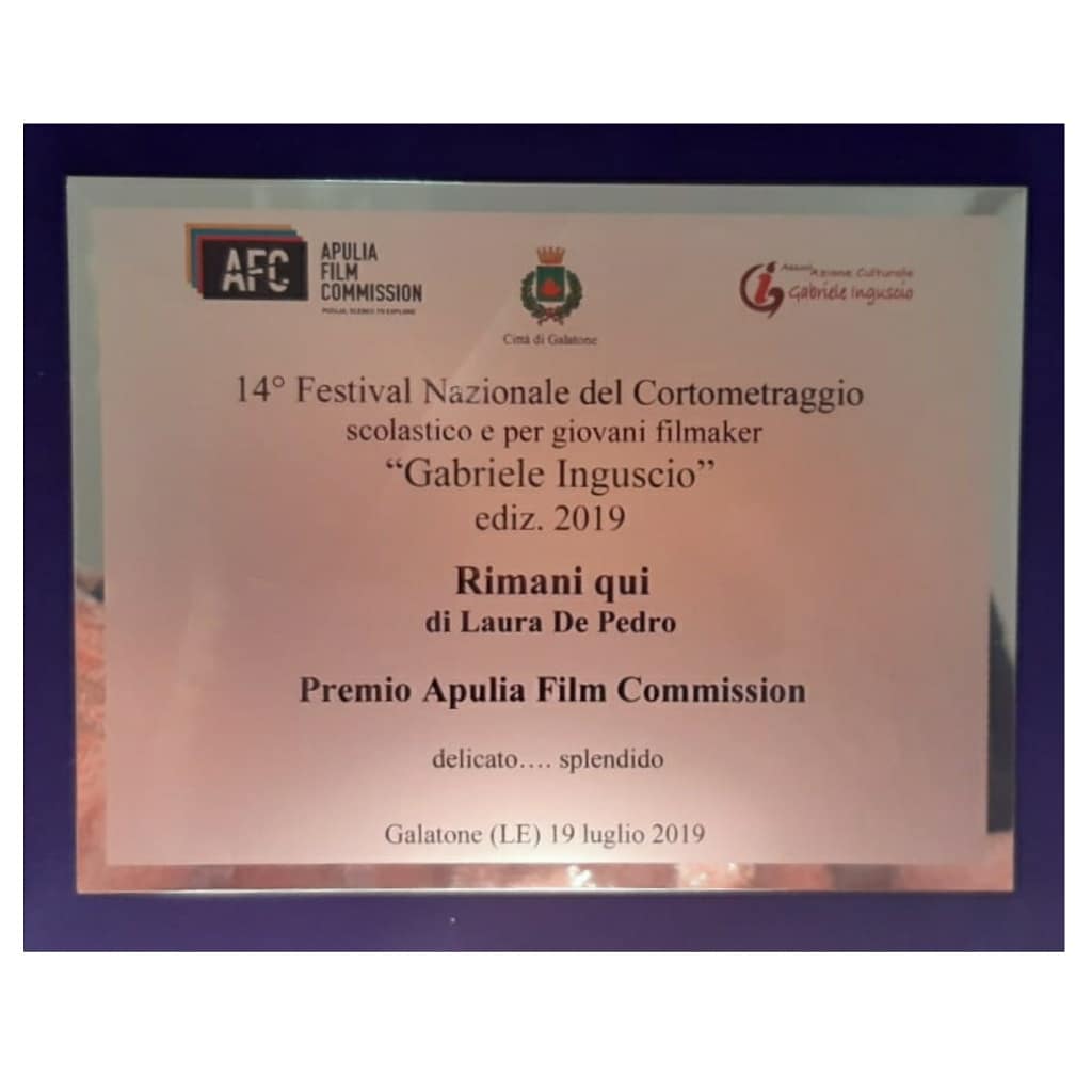 Nuestro trabajo #QUÉDATEPORAQUÍ / RIMANI QUI Premio APULIA FILM COMMISSION @ApuliaFilmComm en el 14 Festival Nazionale del Cortometraggio 'Gabriele Inguscio' (Italia) #QuedatePorAqui #MujeresDirectoras #ApuliaFilmCommission @CIMAcineastas @aisge @DAMAUTOR pic.twitter.com/H2cdqSJdGP