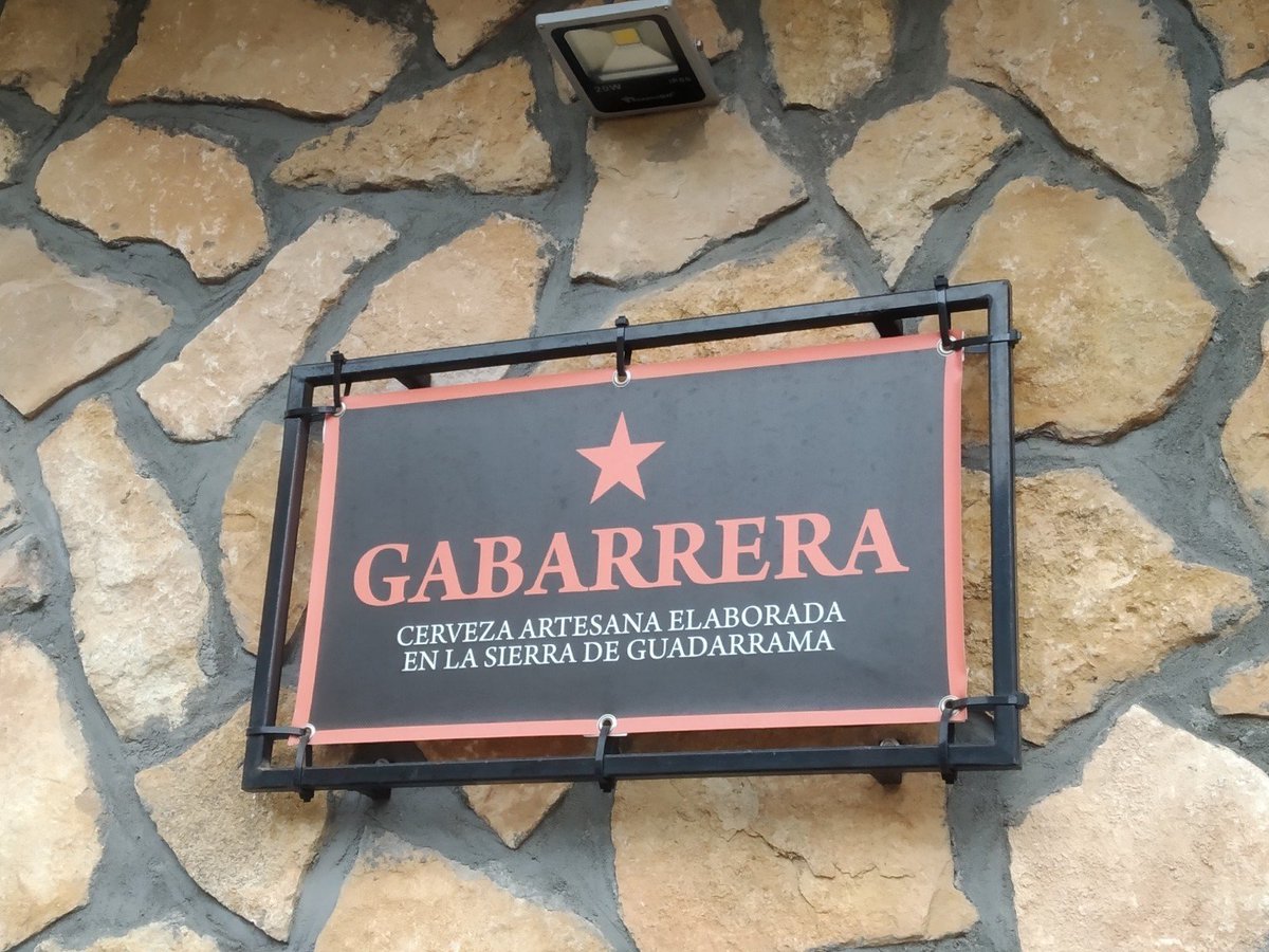 emprendeverde's tweet photo. Los participantes del #LabCambioClimático visitan a @CervezGabarrera, un buen ejemplo de emprendimiento verde.

Entre otras experiencias se llevan una frase muy inspiradora: "Si algo te sale de las tripas hazlo bien, puede salir o no, pero hazlo bien" 💪 https://t.co/dM3RKt1Tdt