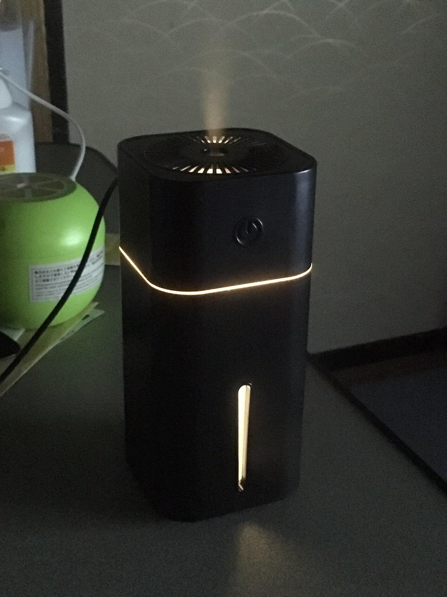 天魔銀 ダイソー500円加湿器って無駄にライトアップ機能付いててカッコイイよな T Co Oshupe1mtn Twitter