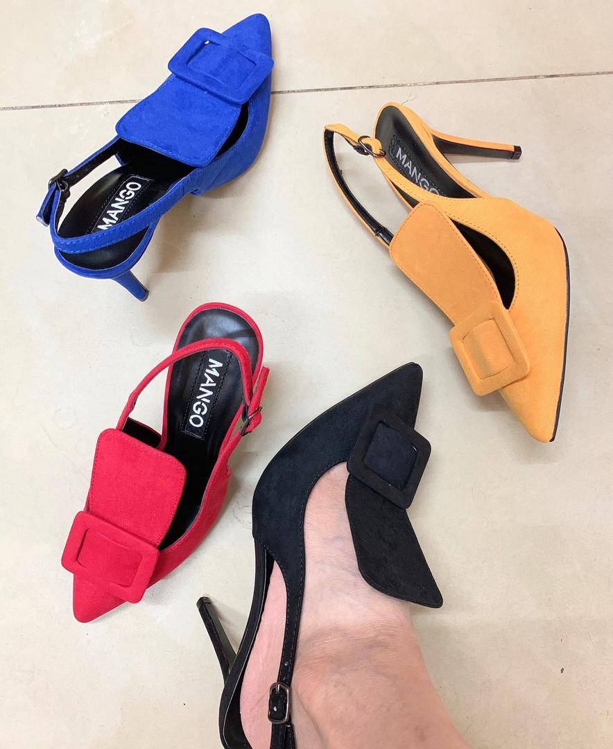 SoigneeStore's tweet photo. Just tell me it's not perfect and I will run away.. Common, you should have this on your beautiful feet๐ ๐ก๐
Size: 37-42
Price: 7000 naira
Dm on WhatsApp 09052292779
#feetplug #unilag #WednesdayMotivation https://t.co/yt2RluQkl8