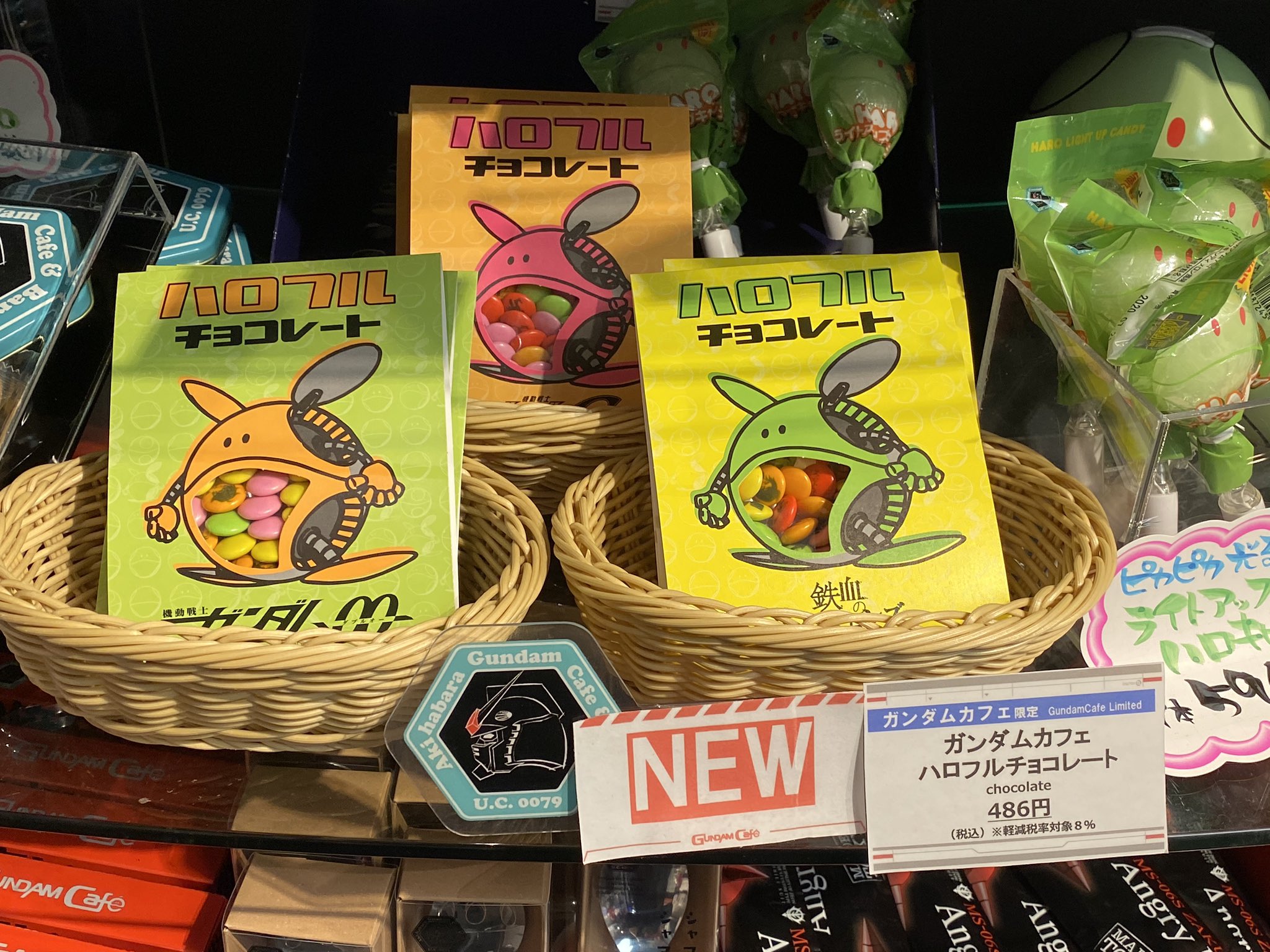 よっくん 最近ガンダムカフェで許せなかったのはコレ オレンジハロはダブルオー うん 分かる ピンクハロはseed うん そりゃそうだ グリーンハロは鉄血のオルフェンズ はぁぁぁっ 最終話のエピローグにチラ見えしてただけじゃないか あの