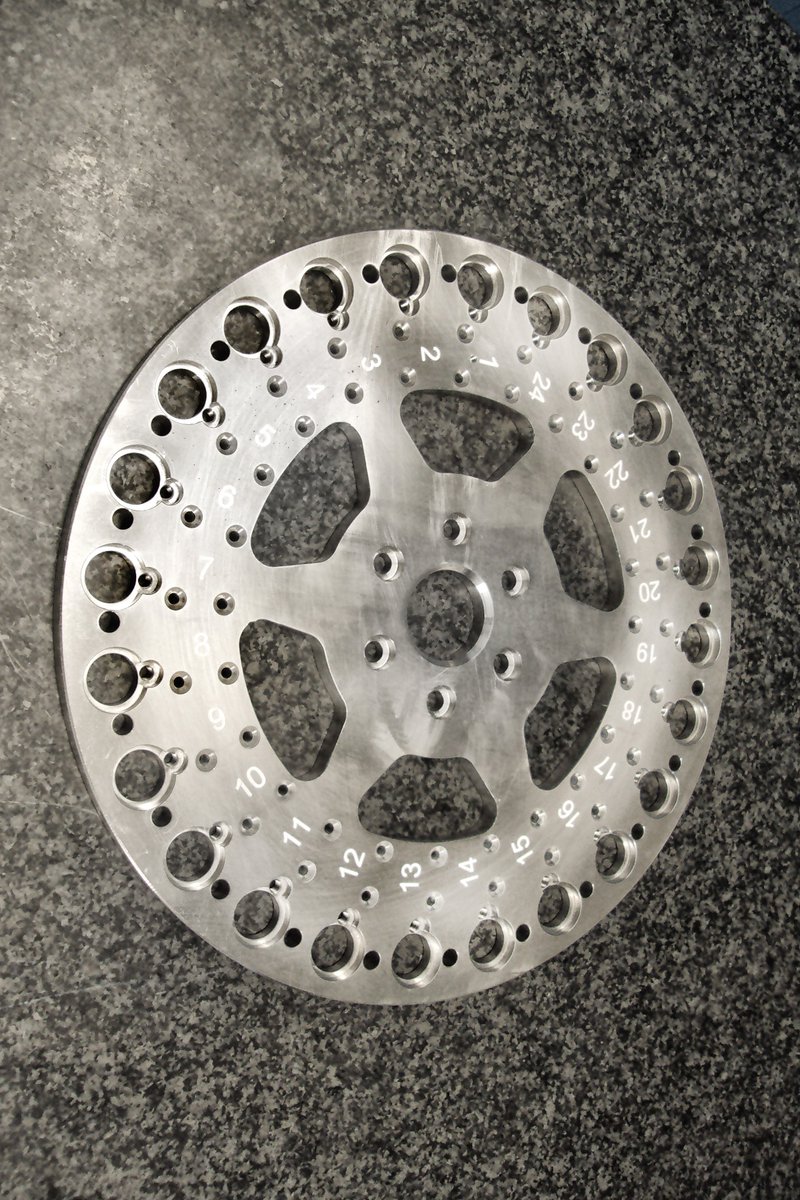 Präzision, Qualität und Geschwindigkeit werden Realität
Ihr Partner für Zerspanungstechnik und Instandhaltung. 
Wir sind Spezialisten in der Bearbeitung verschiedener Maschinenbauteilen und fertigen Ersatzteile, Einzelteile sowie kleinere und mittlere Serien.