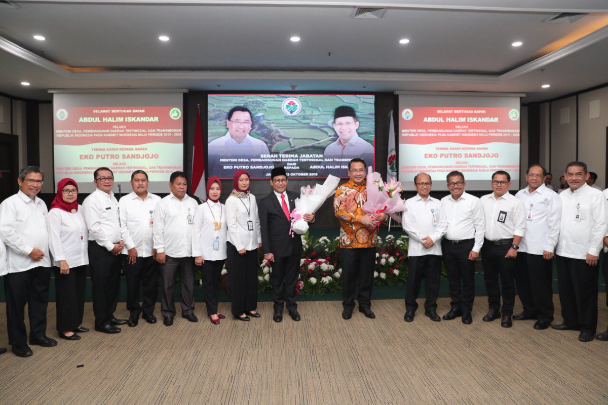 Terima kasih atas semua doa, ucapan, serta harapan yang telah disampaikan.
Semoga Allah Swt memberikan kesehatan, kekuatan dan keberkahan untuk kita semua.
Amiiiin.
Sekali lagi, suwun yoo🙏🏼🙏🏼
Salam buat keluarga dirumah,,,,
