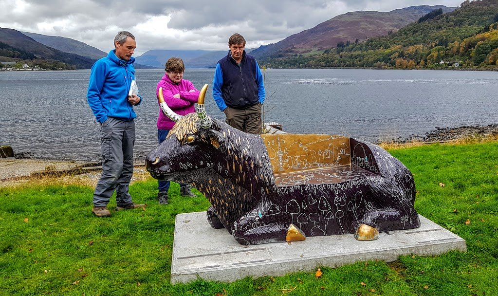 Coo-l.  See what's mooved into the BLiSS trail Loch Earn!!   @lomondtrossachs @FarmersWeekly @JoSunshineArt @matildasmusings @smartvillagesco @StFillansGolf @stfillans_earn @HertsScouts @mvscotland @Theweewhitedug @MelsNextChapter @adhudspeth