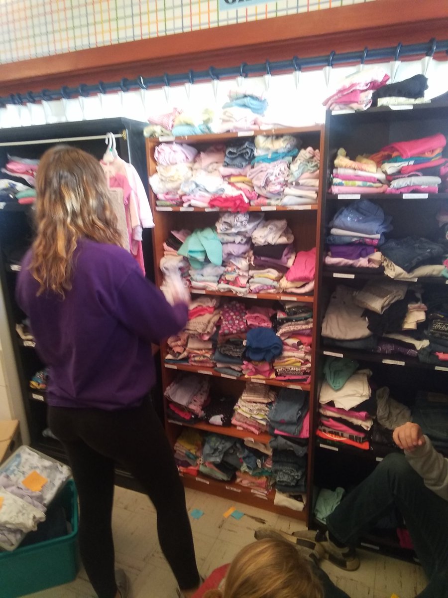 CayWildfong's tweet photo. Service learning day - helping at the CarePortal. Great service! Great program! #TPOD https://t.co/CQZXpPpxDi