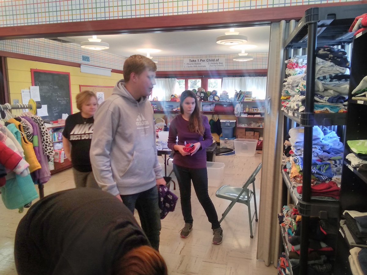 CayWildfong's tweet photo. Service learning day - helping at the CarePortal. Great service! Great program! #TPOD https://t.co/CQZXpPpxDi
