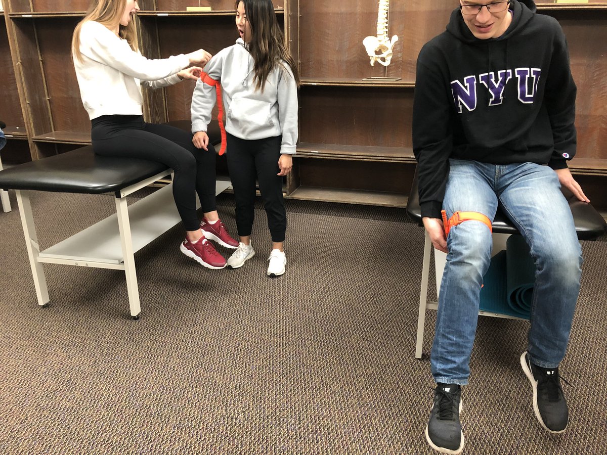 LHSCCanada's tweet image. Our #LHSCTraumaProgram is out at @WesternU teaching @westernuFHS  Kinesiology students in Third Year Injuries bleeding control strategies to stop life threatening bleeds @DaveUWOSportMed