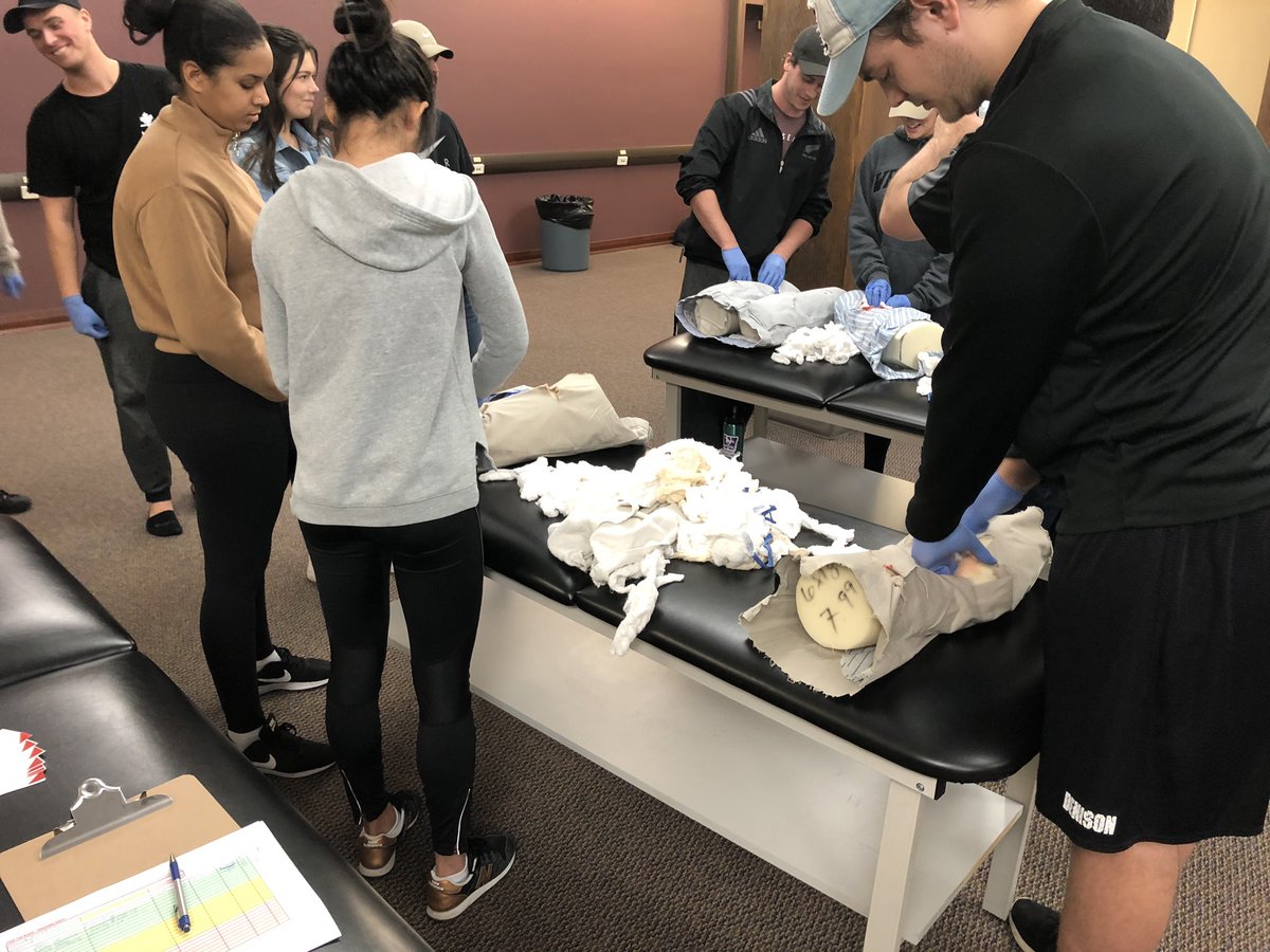 LHSCCanada's tweet image. Our #LHSCTraumaProgram is out at @WesternU teaching @westernuFHS  Kinesiology students in Third Year Injuries bleeding control strategies to stop life threatening bleeds @DaveUWOSportMed