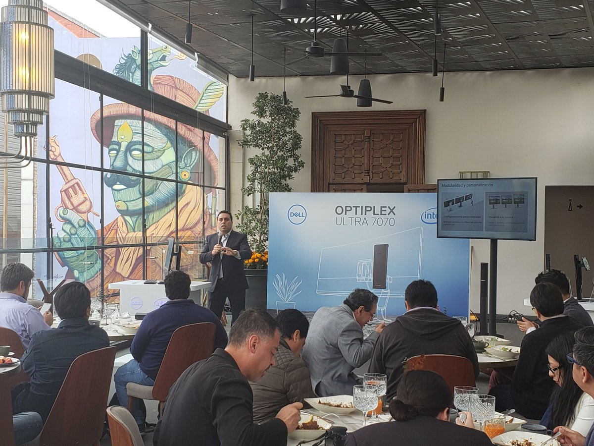 S_MAAS's tweet photo. Lanzando la nueva Optiplex Ultra 7070 a medios!! Un equipo compacto, flexible y de gran capacidad!! Gracias a los medios que nos acompañan!!!#Iwork4Dell #lovemyjob #DellOptiplexUtlra https://t.co/8WVehQvjT7